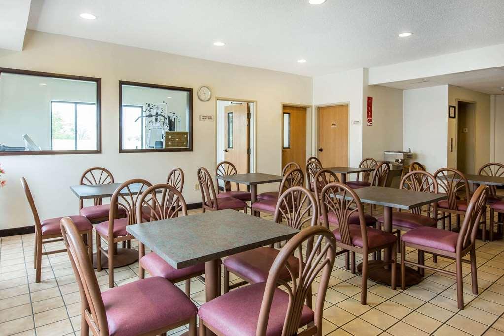 Econo Lodge Inn & Suites Peoria Illinois Restaurante foto