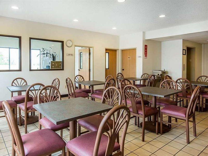 Econo Lodge Inn & Suites Peoria Illinois Exterior foto
